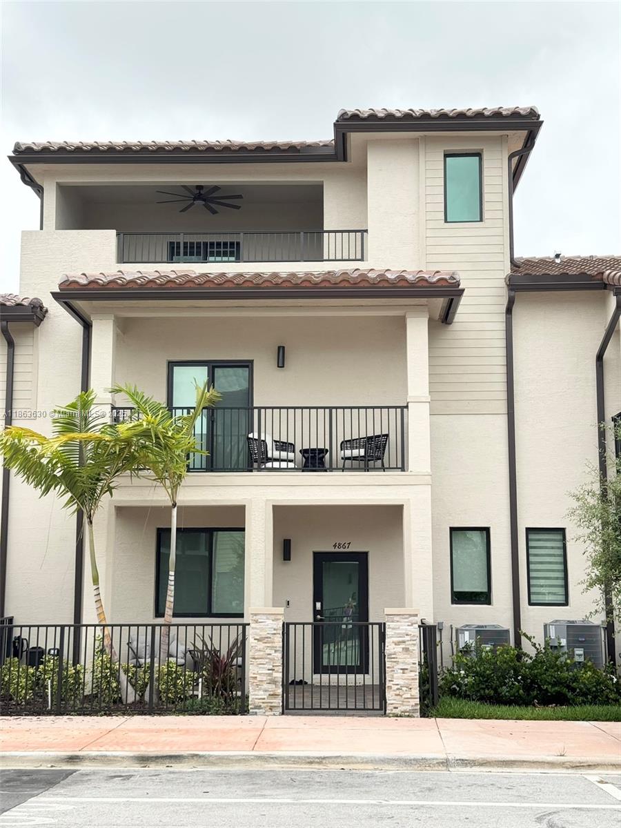 4867 NW 84th Ave