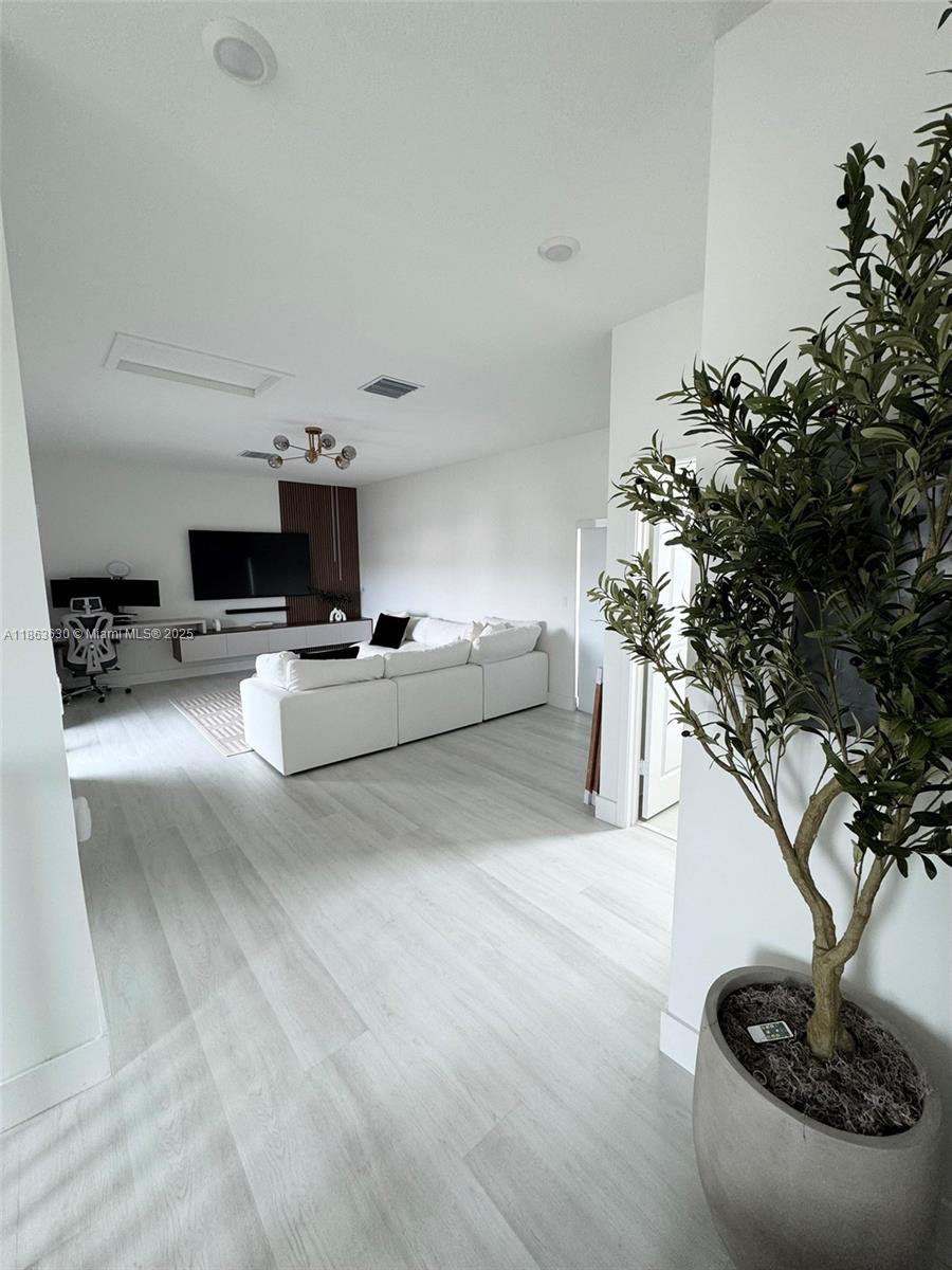 4867 NW 84th Ave Doral, FL 33166