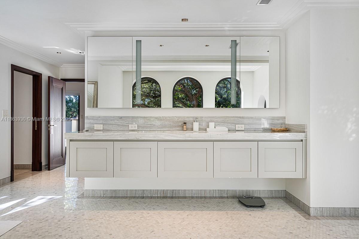 1425 W 27th St Miami Beach, FL 33140