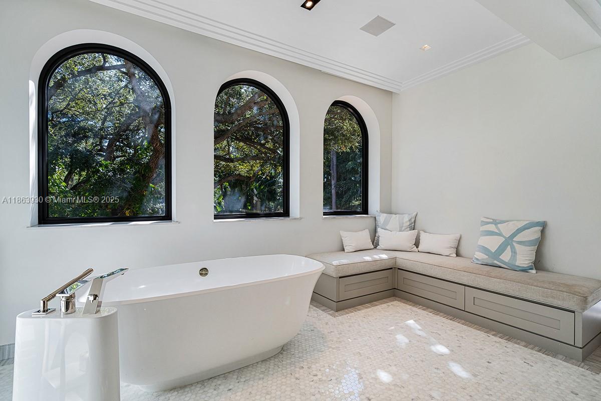 1425 W 27th St Miami Beach, FL 33140