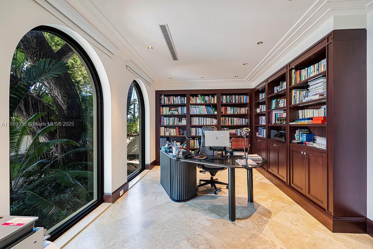 1425 W 27th St Miami Beach, FL 33140