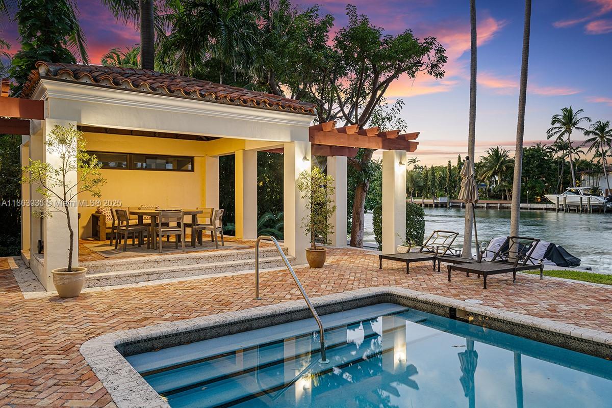 1425 W 27th St Miami Beach, FL 33140