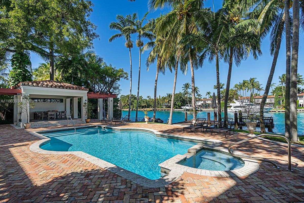 1425 W 27th St Miami Beach, FL 33140