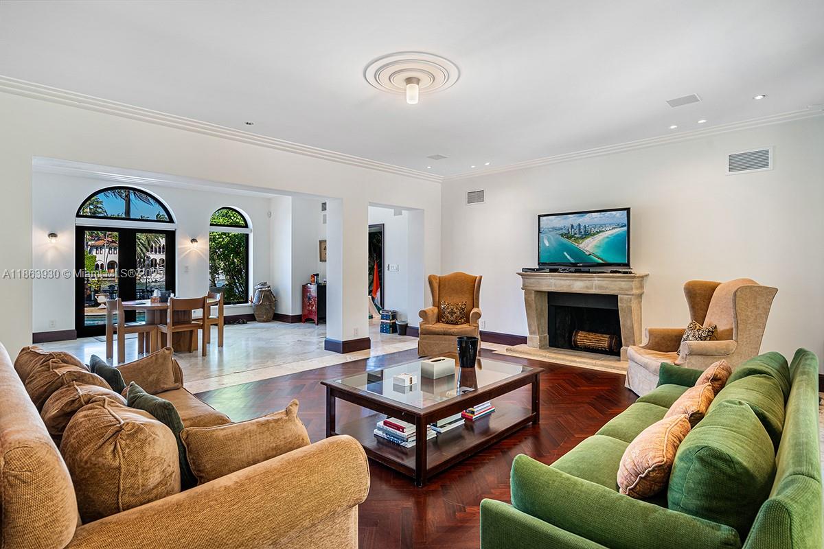 1425 W 27th St Miami Beach, FL 33140