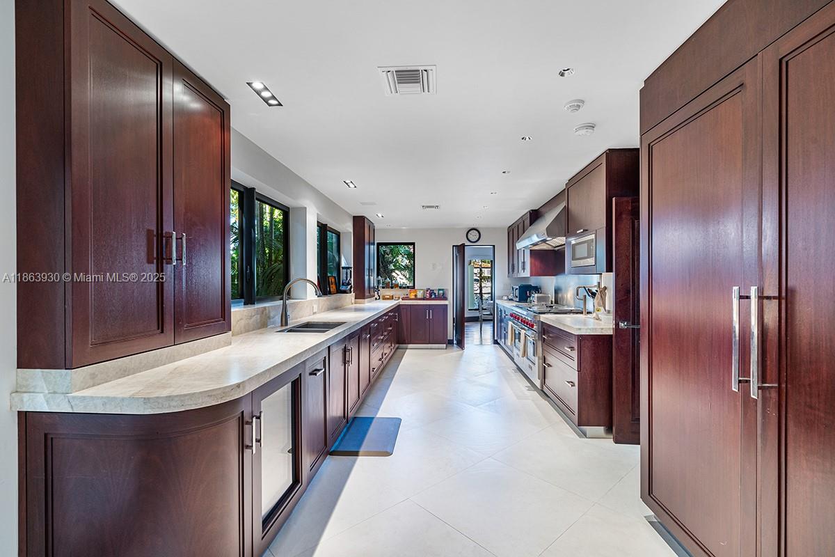 1425 W 27th St Miami Beach, FL 33140