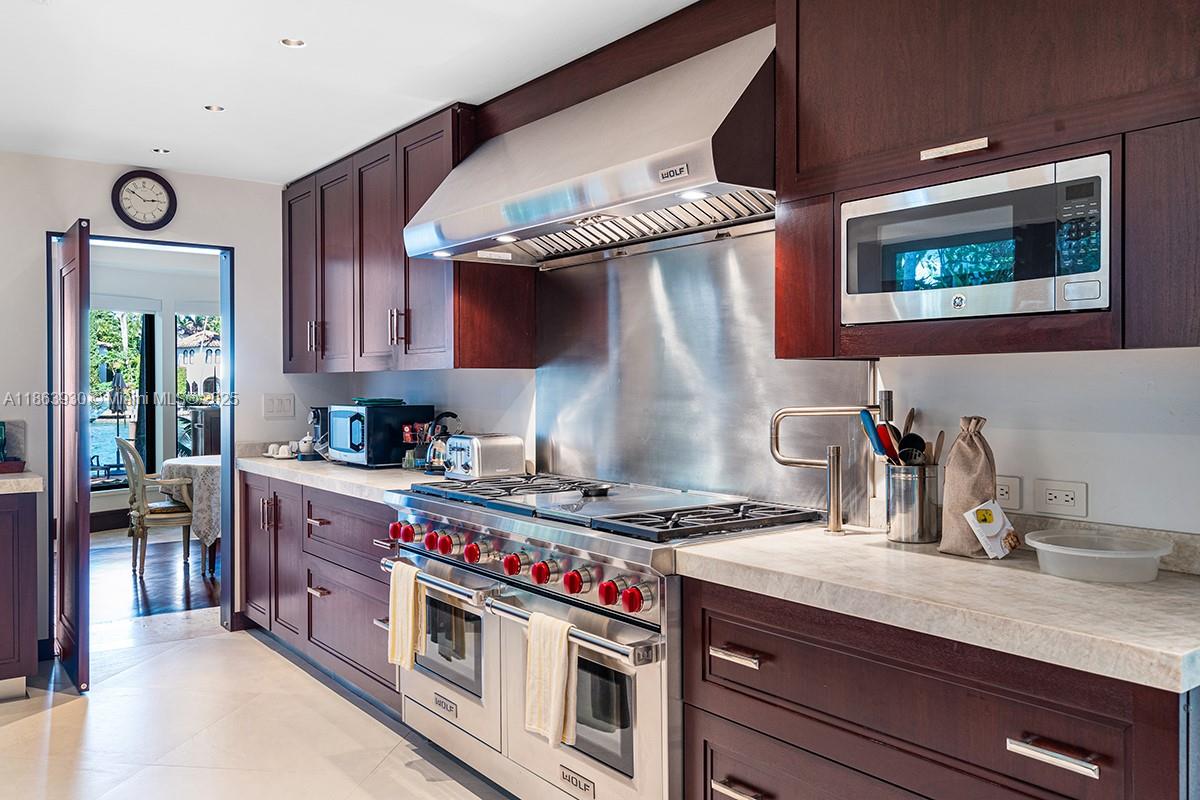 1425 W 27th St Miami Beach, FL 33140