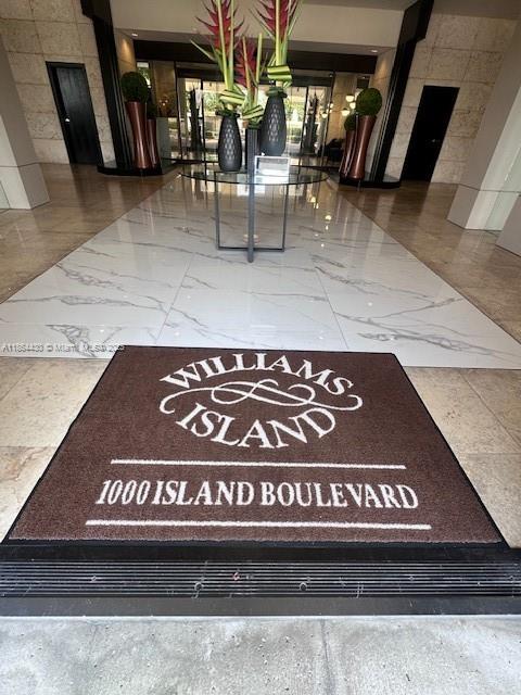1000 W Island Blvd #1511