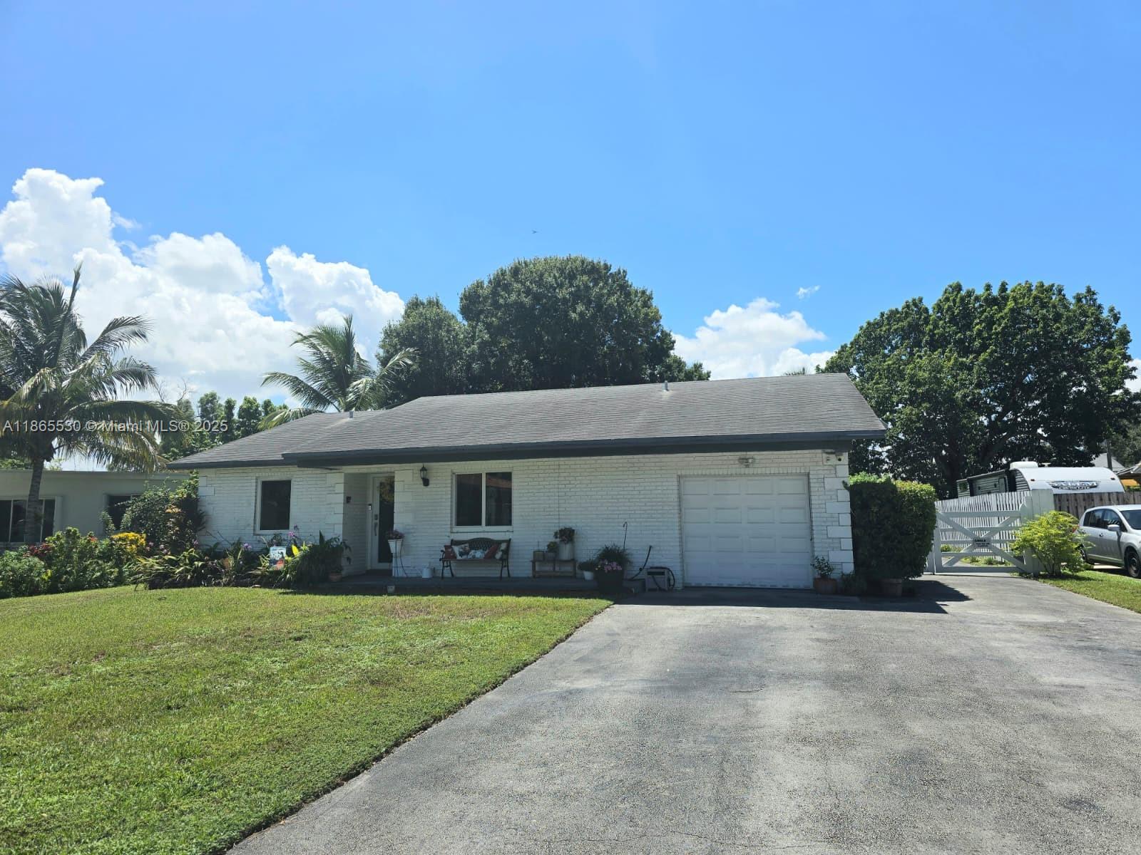 6120 Edwards Rd