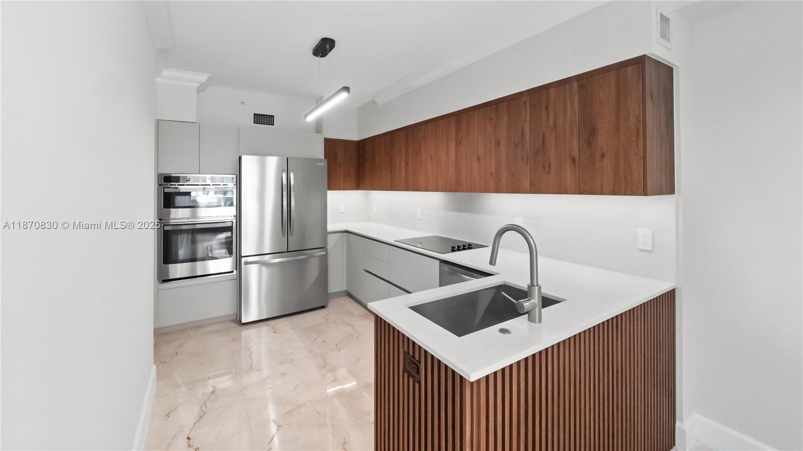 3370 Hidden Bay Dr #2010 Aventura, FL 33180