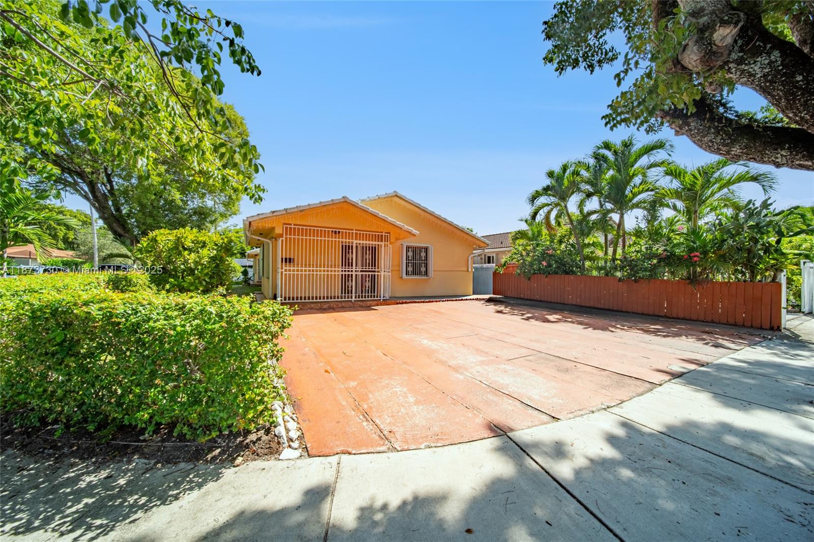 2500 SW 11th St