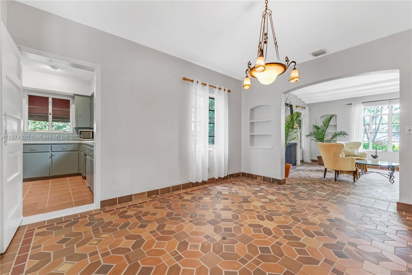 492 NE 55th St Miami, FL 33137