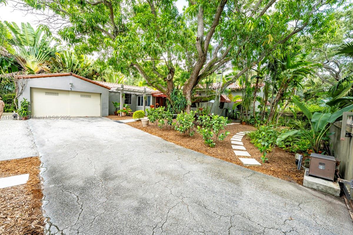 492 NE 55th St Miami, FL 33137