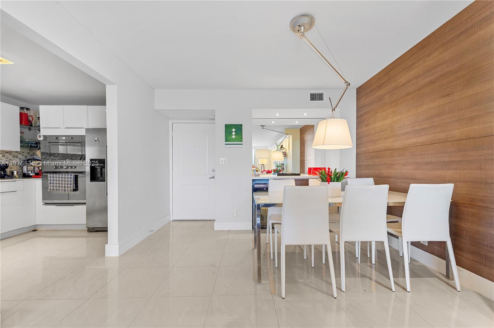 image Arlen House East Condo12