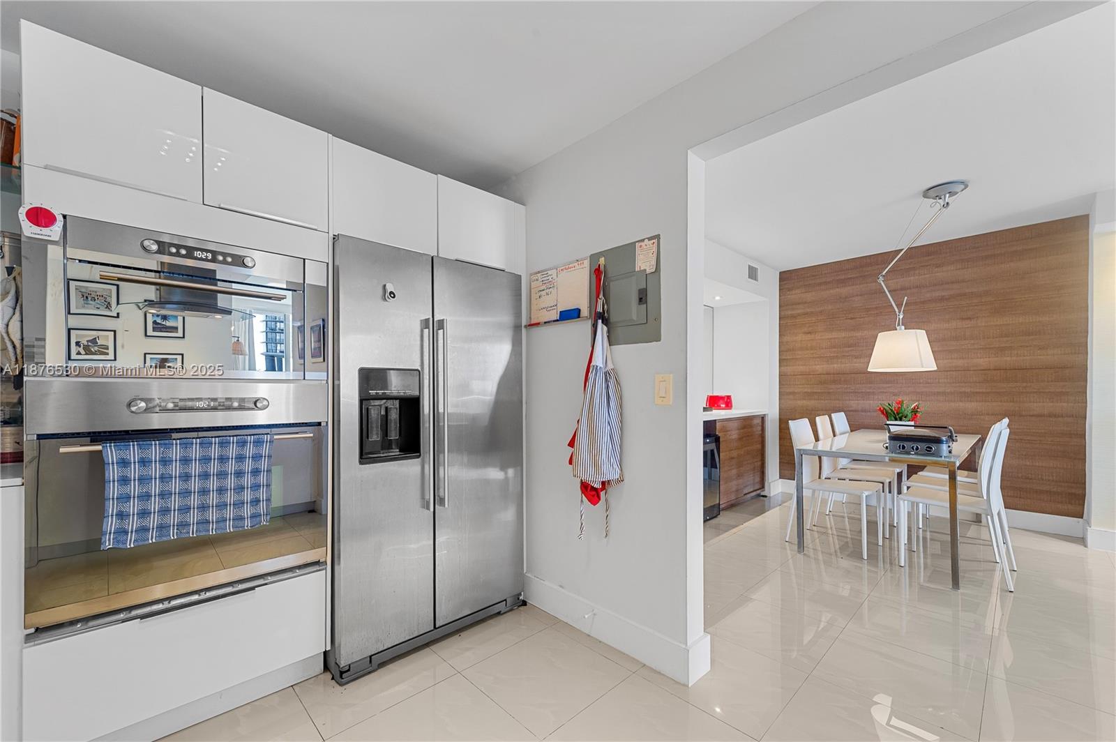 image Arlen House East Condo16