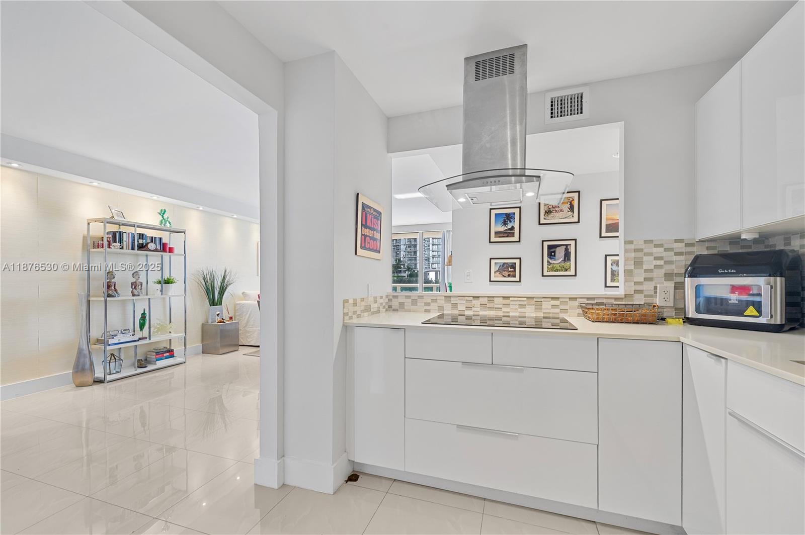 image Arlen House East Condo19