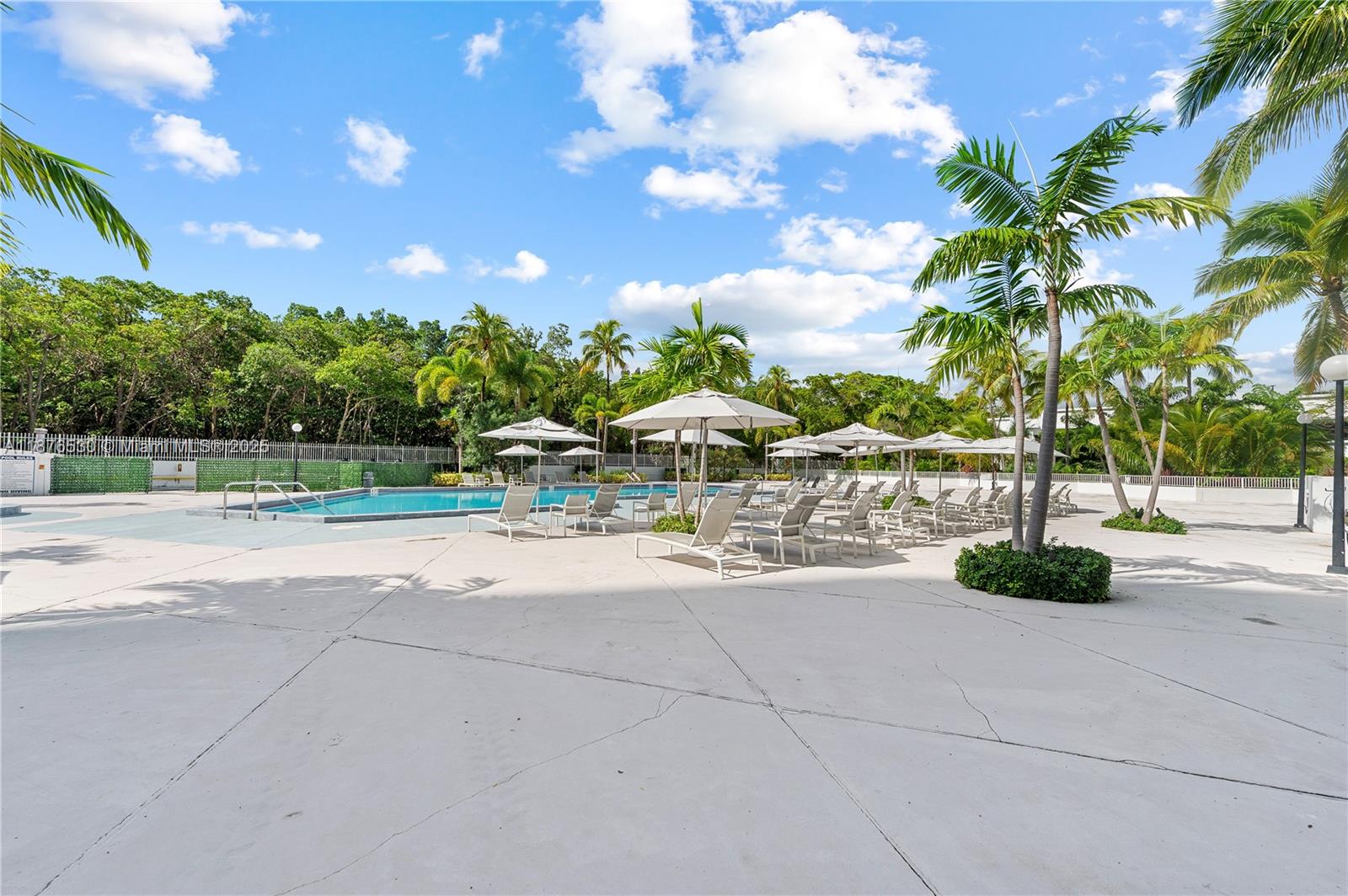 image Arlen House East Condo43