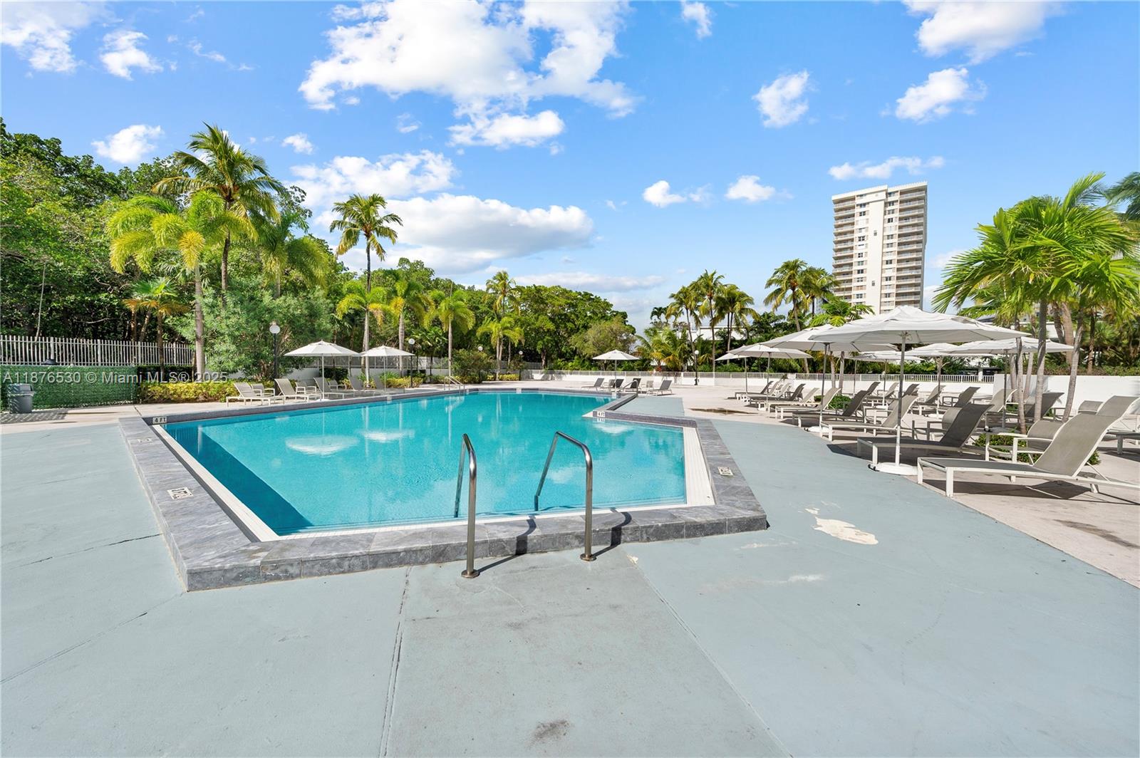 image Arlen House East Condo44