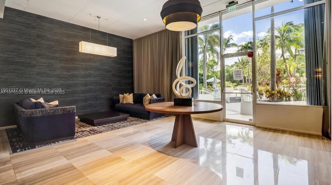 image Arlen House East Condo50