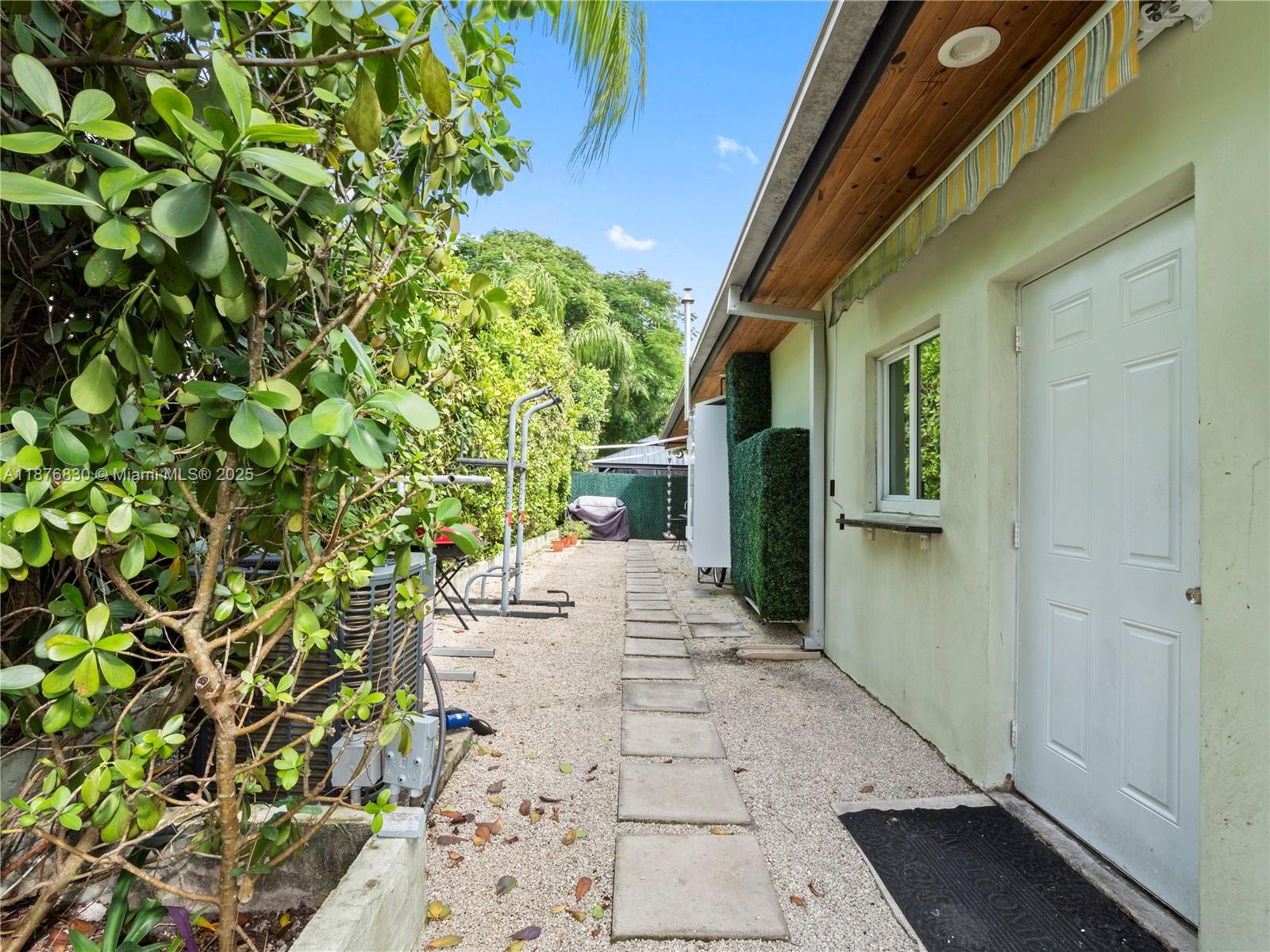 10311 SW 89th St Miami, FL 33176