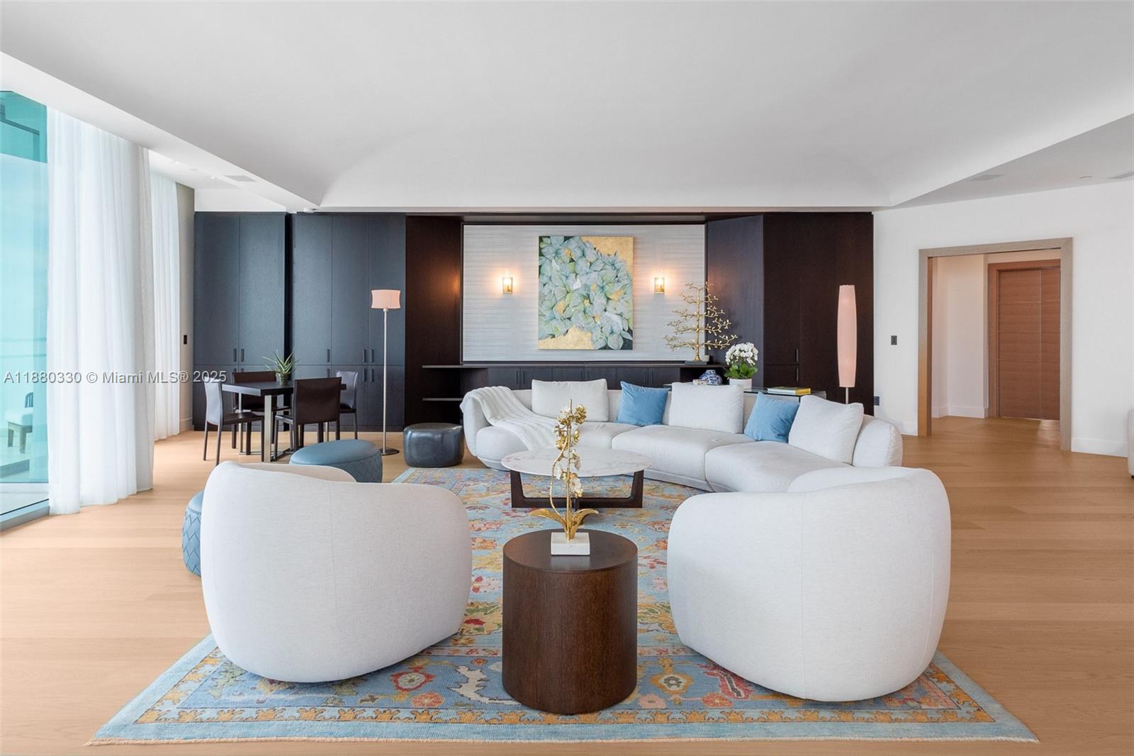 image Grovenor House Condo12