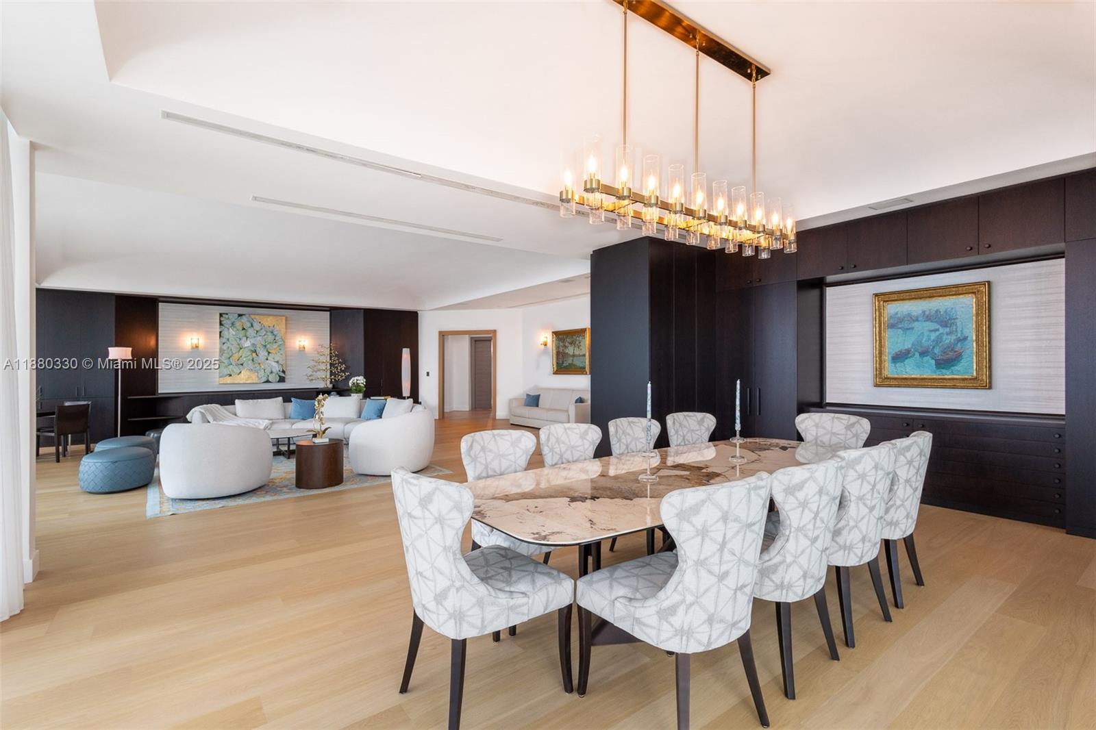 image Grovenor House Condo13