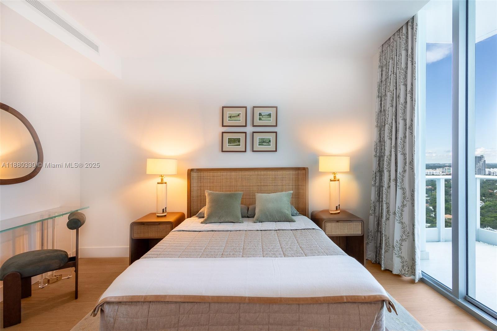 image Grovenor House Condo22
