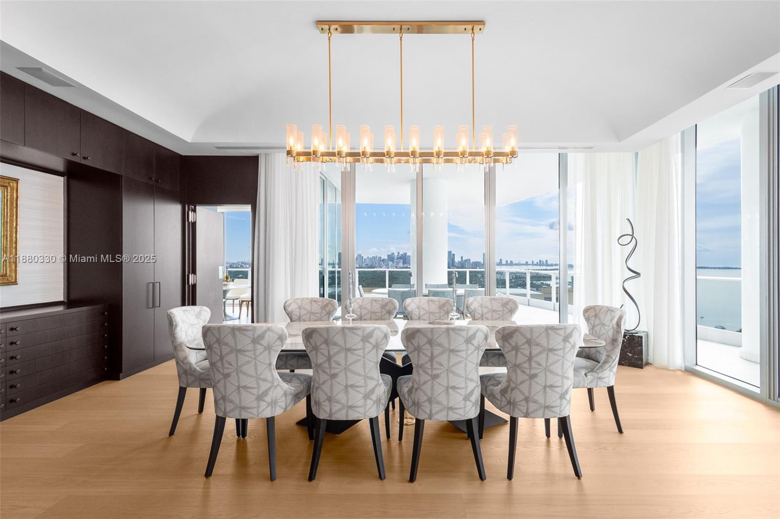 image Grovenor House Condo2