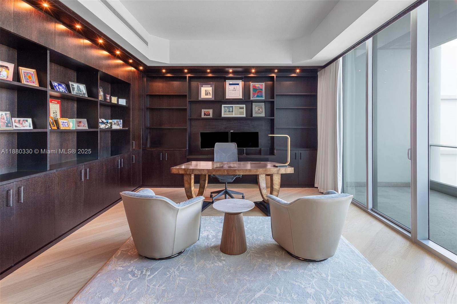 image Grovenor House Condo8