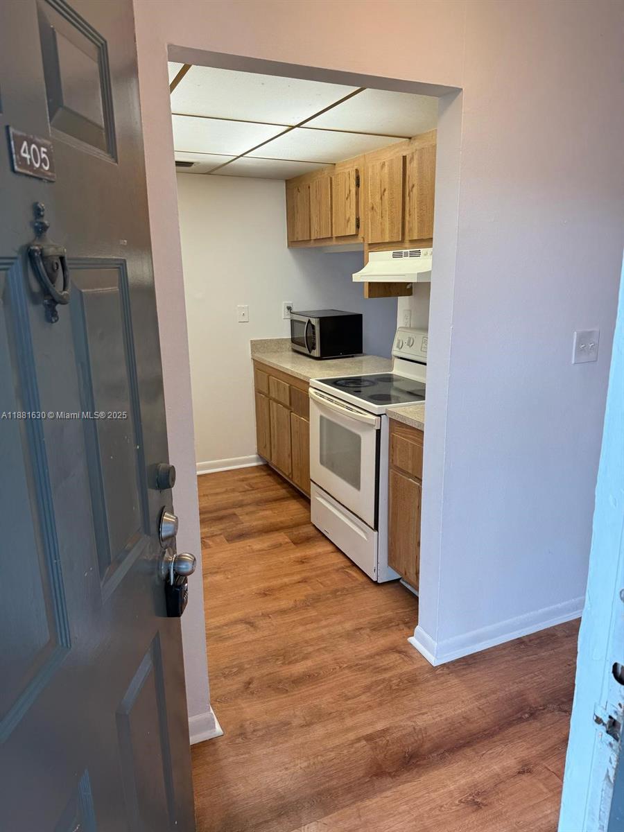 1850 N Congress Ave #405
