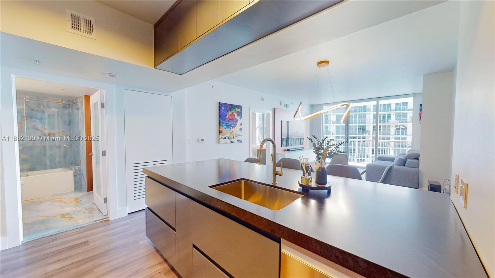 image Opera Tower Condo12
