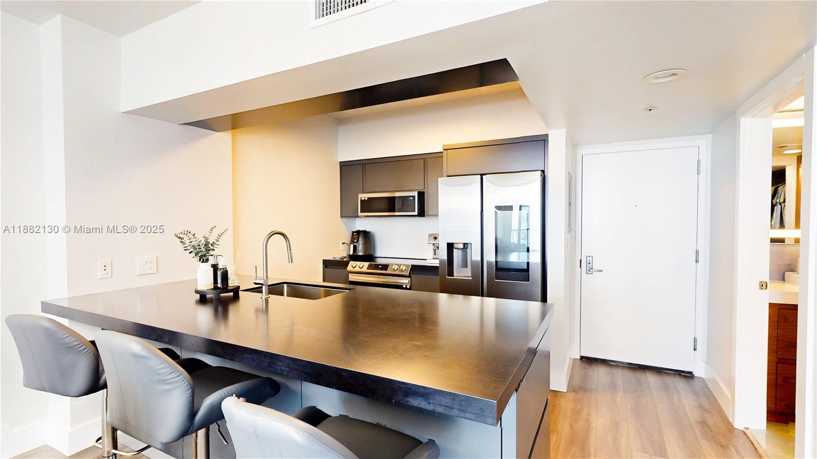 image Opera Tower Condo13