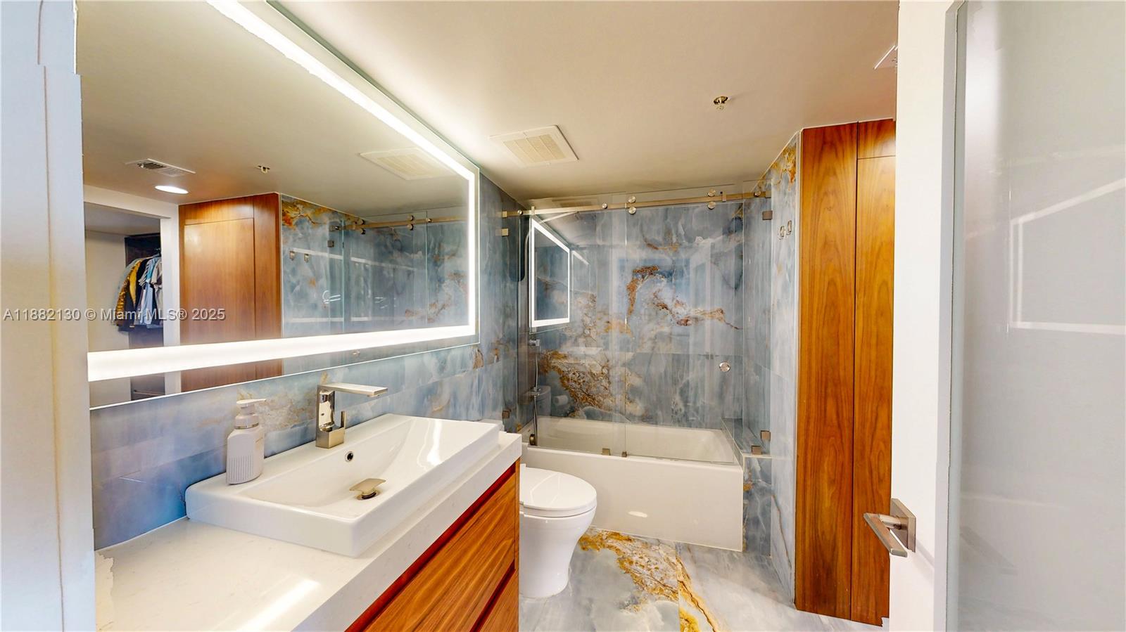 image Opera Tower Condo23
