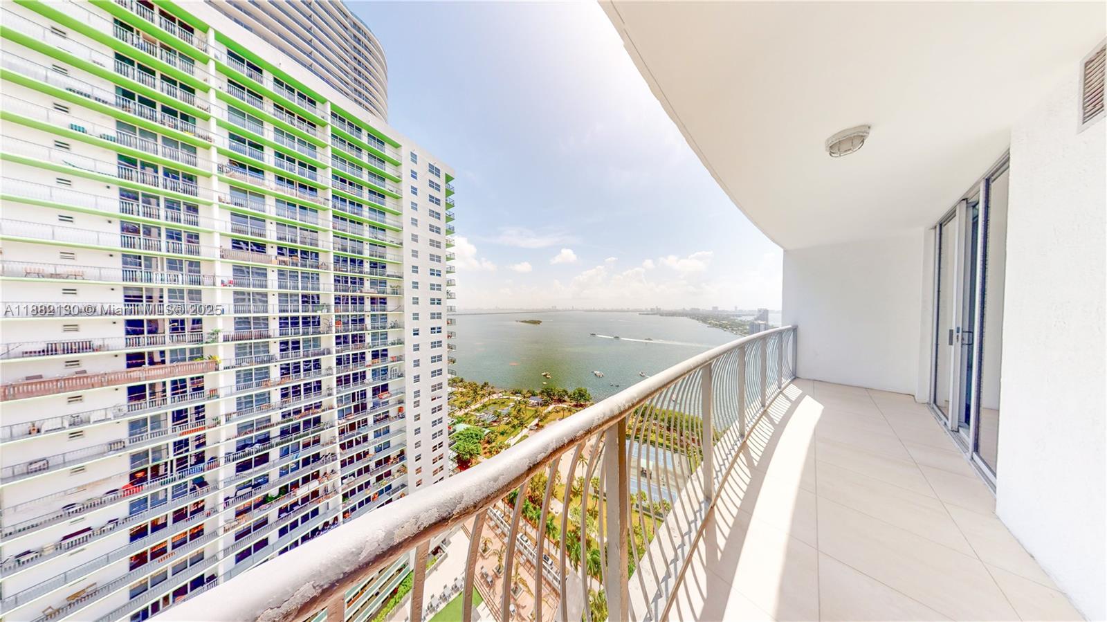 image Opera Tower Condo27