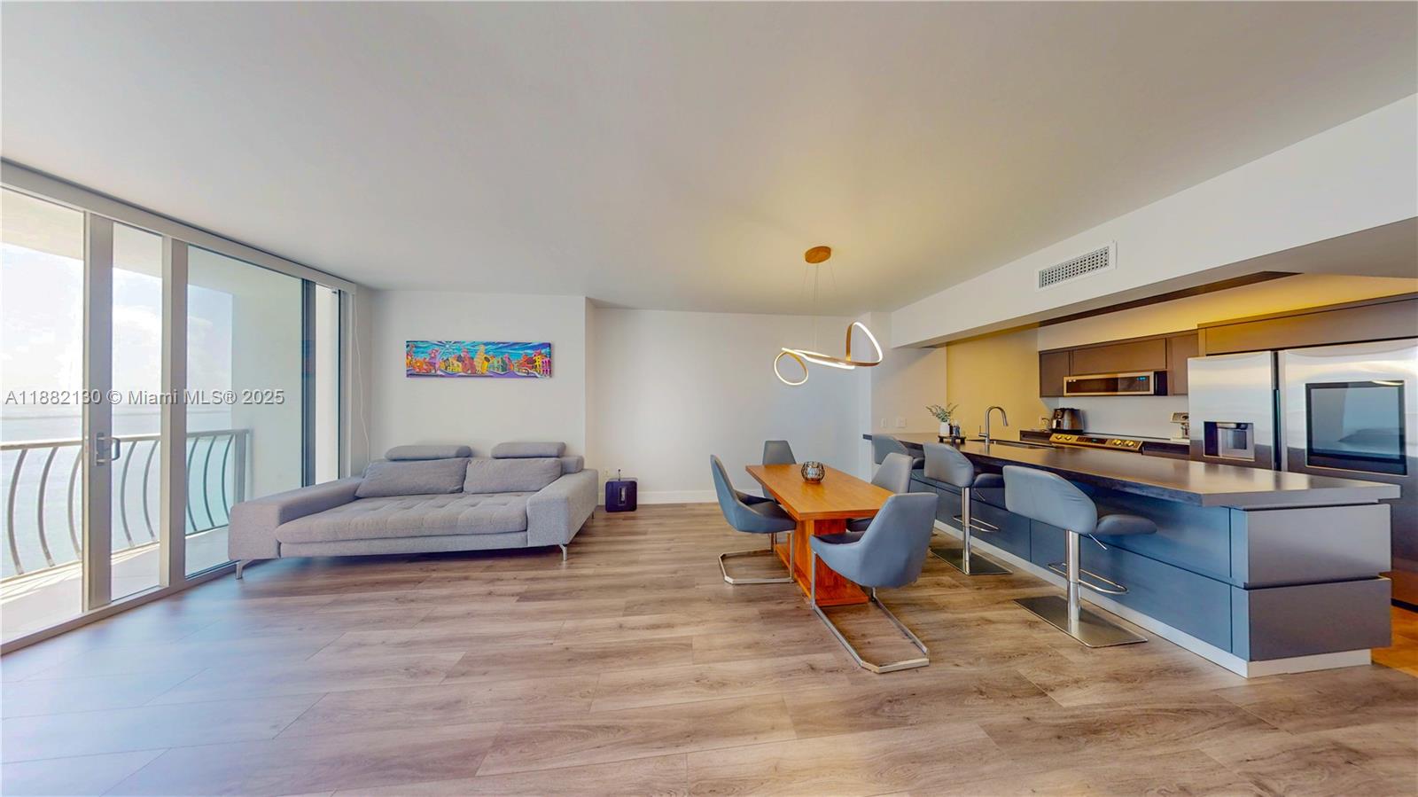 image Opera Tower Condo4