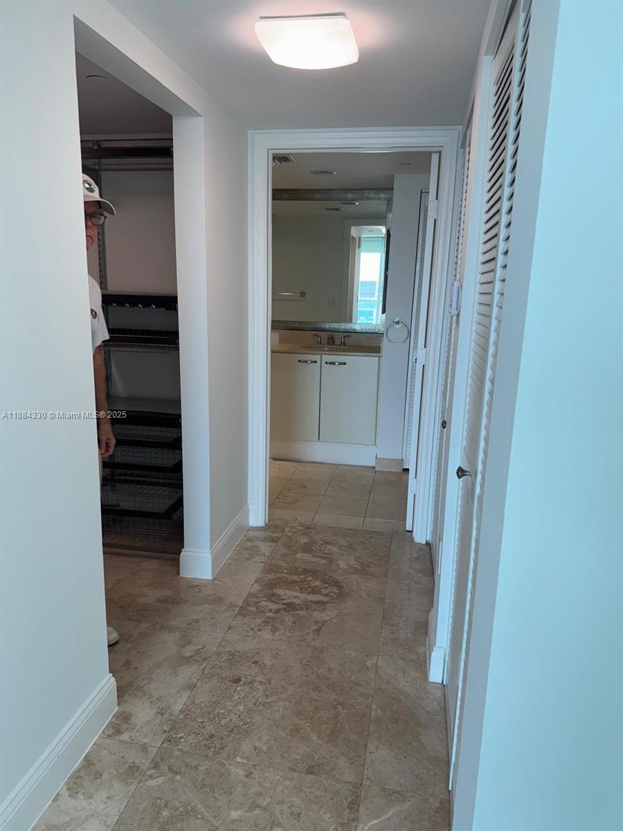 2101 Brickell Ave #2005