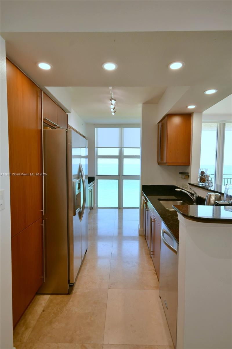 image 2080 Ocean Dr19