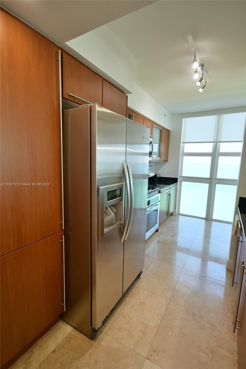 image 2080 Ocean Dr20
