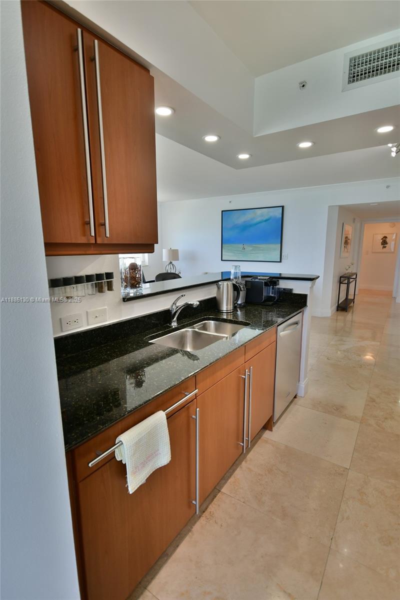 image 2080 Ocean Dr23