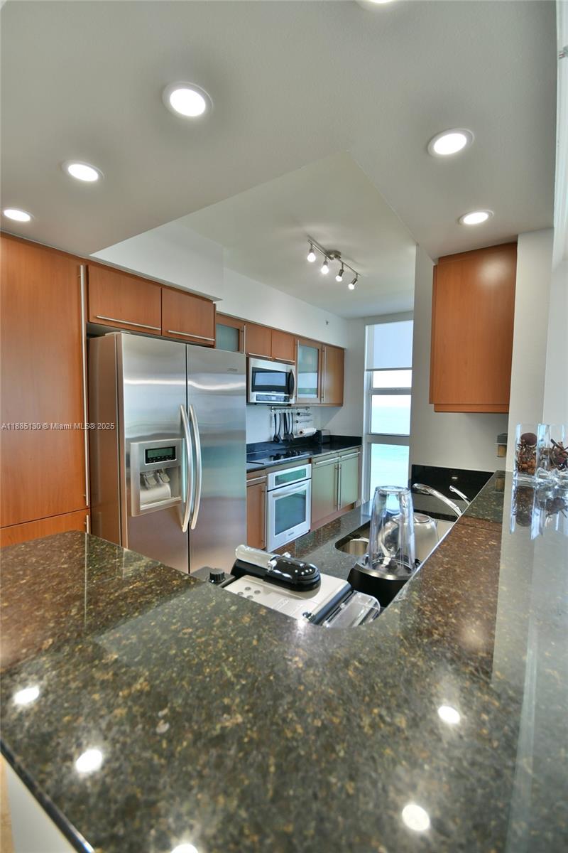 image 2080 Ocean Dr25