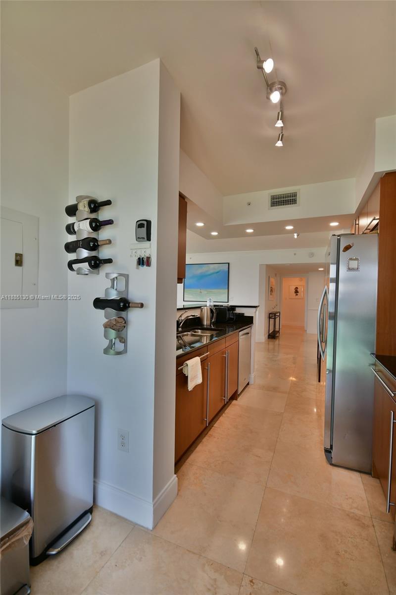 image 2080 Ocean Dr29