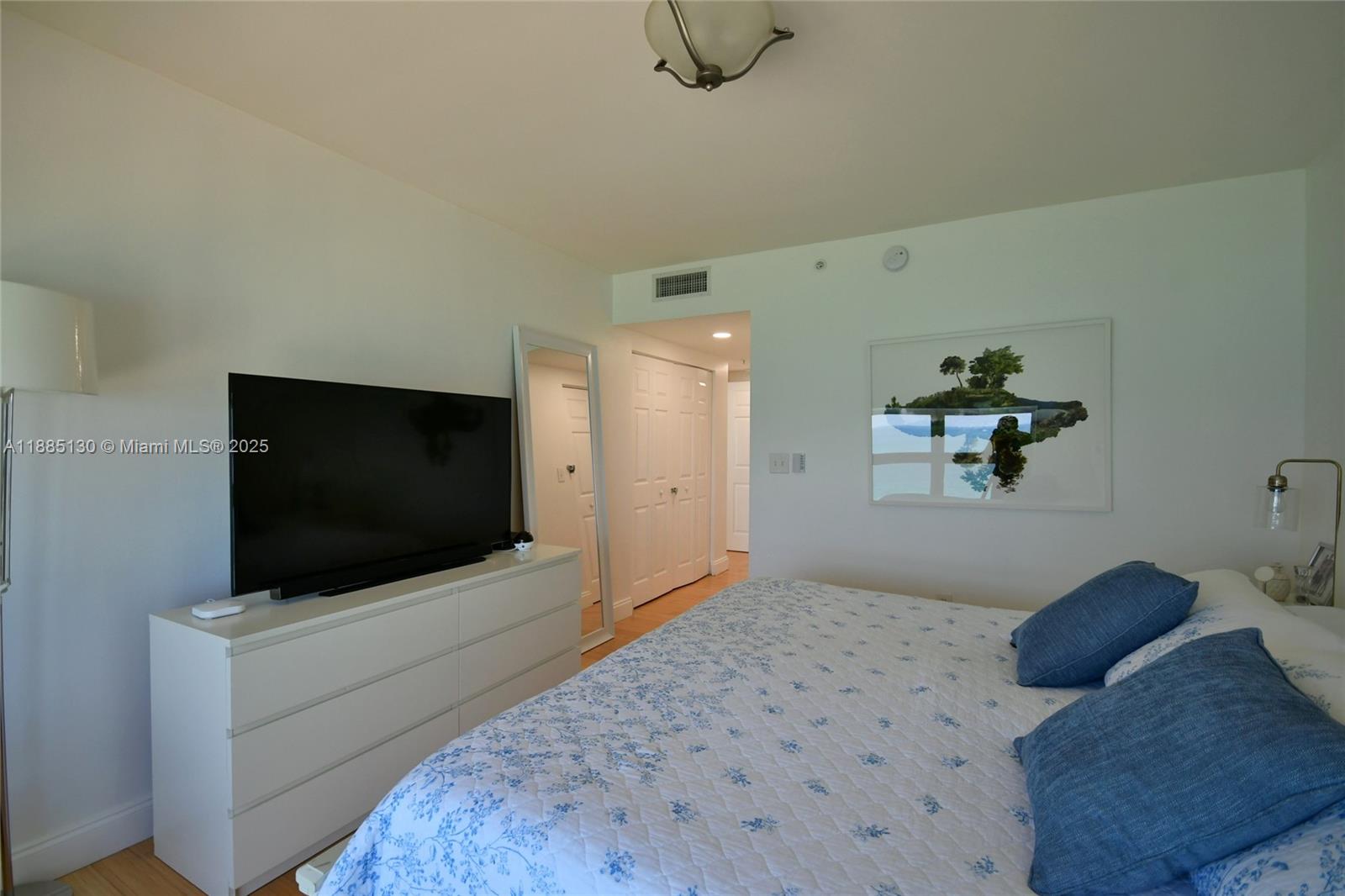 image 2080 Ocean Dr30