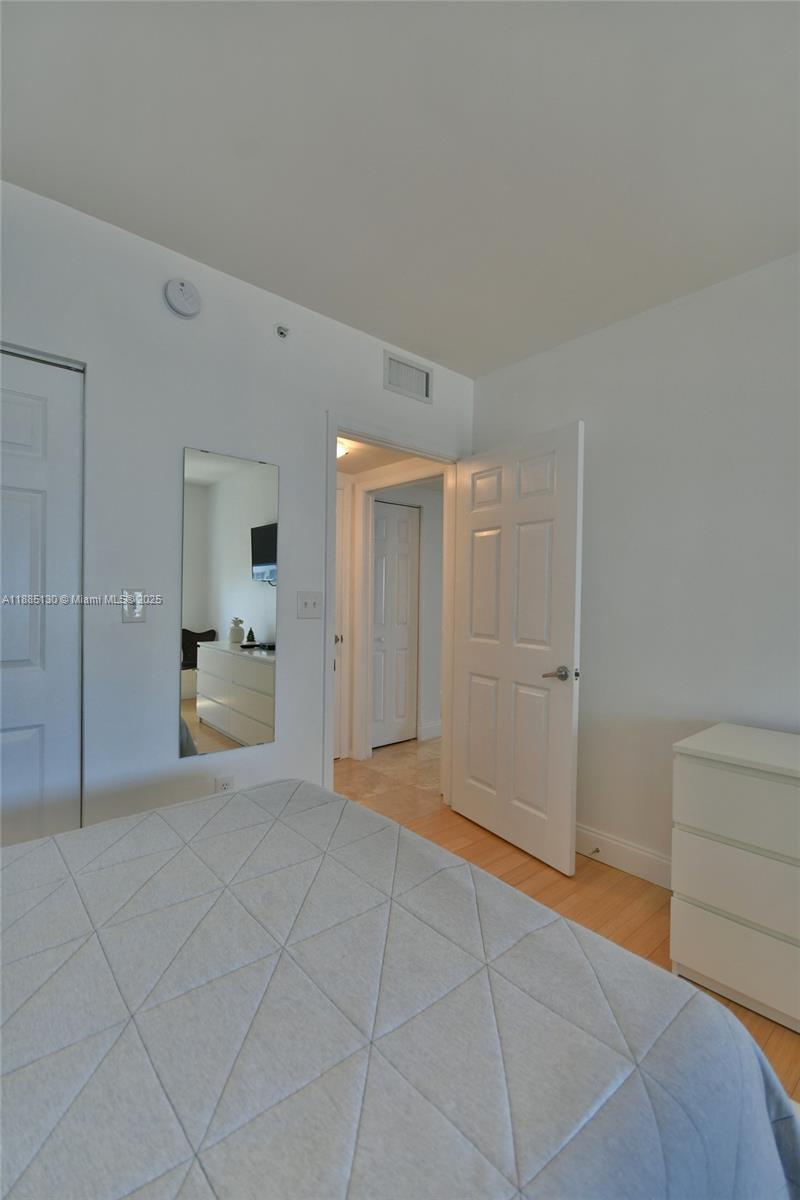 image 2080 Ocean Dr33