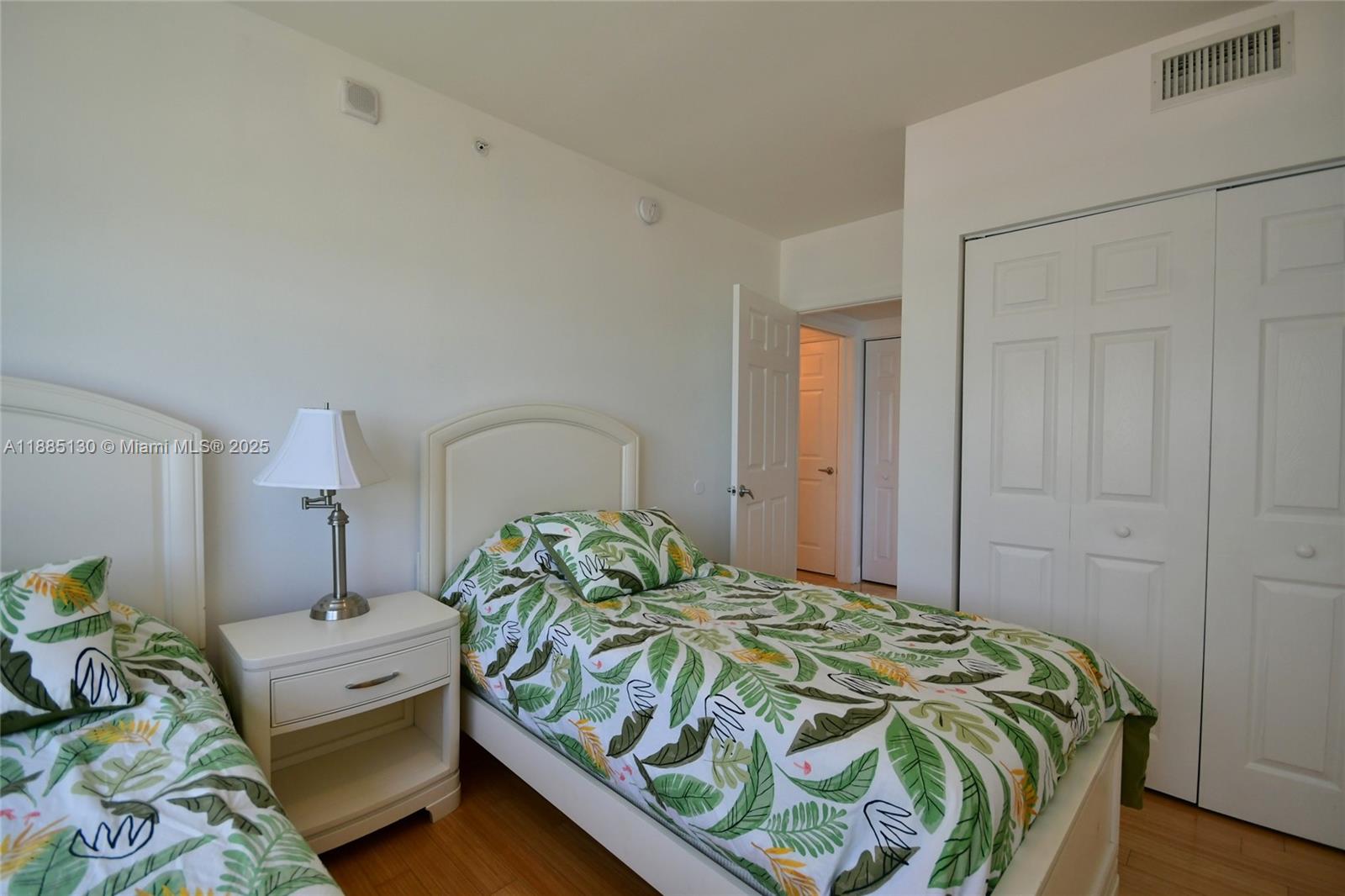 image 2080 Ocean Dr35