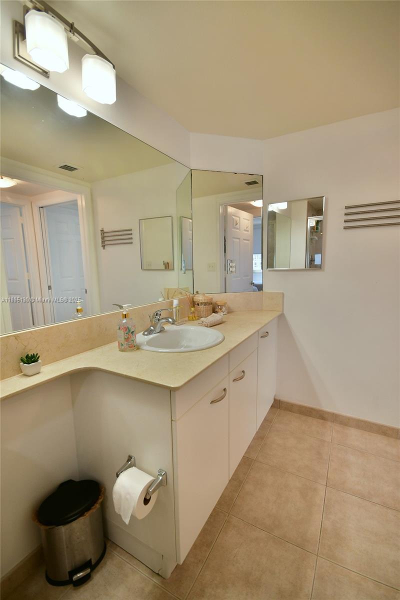 image 2080 Ocean Dr37