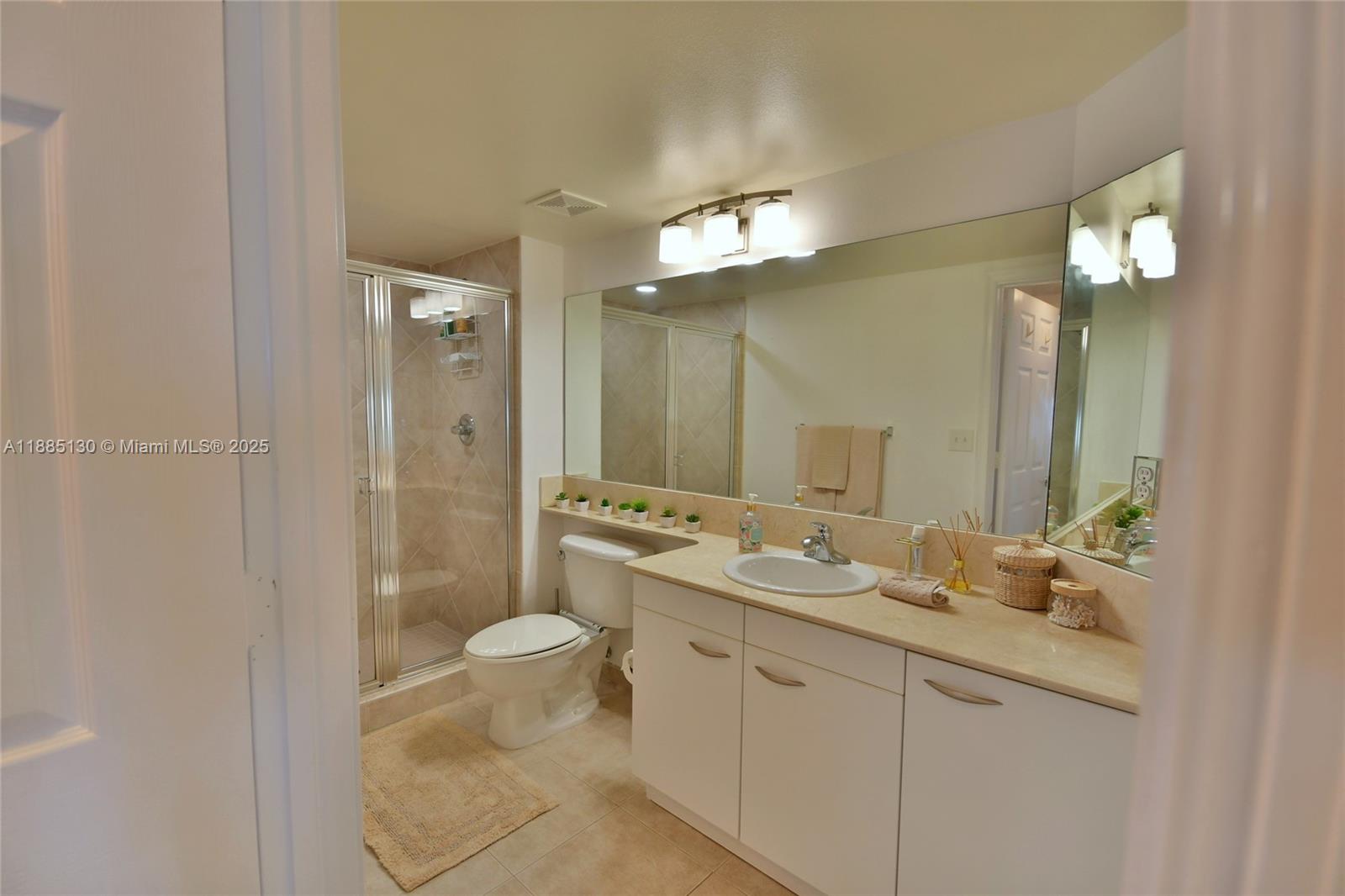 image 2080 Ocean Dr38