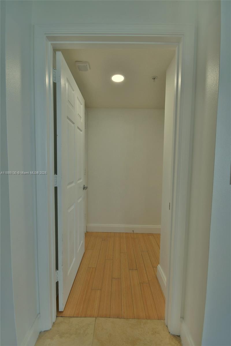 image 2080 Ocean Dr40