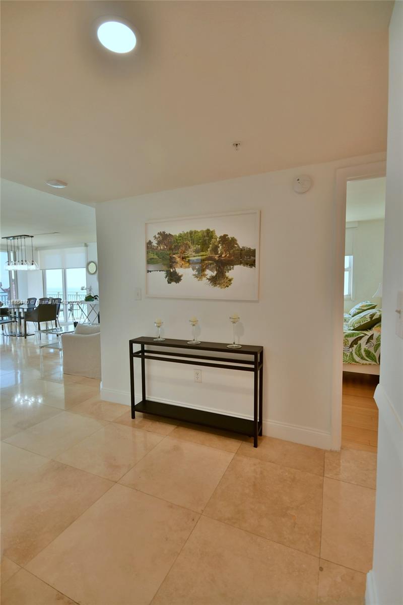 image 2080 Ocean Dr4