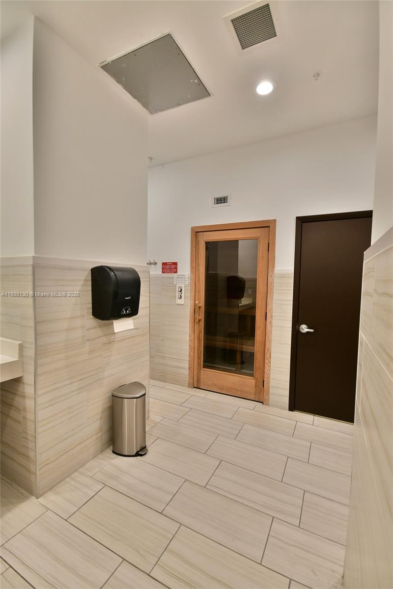 image 2080 Ocean Dr66