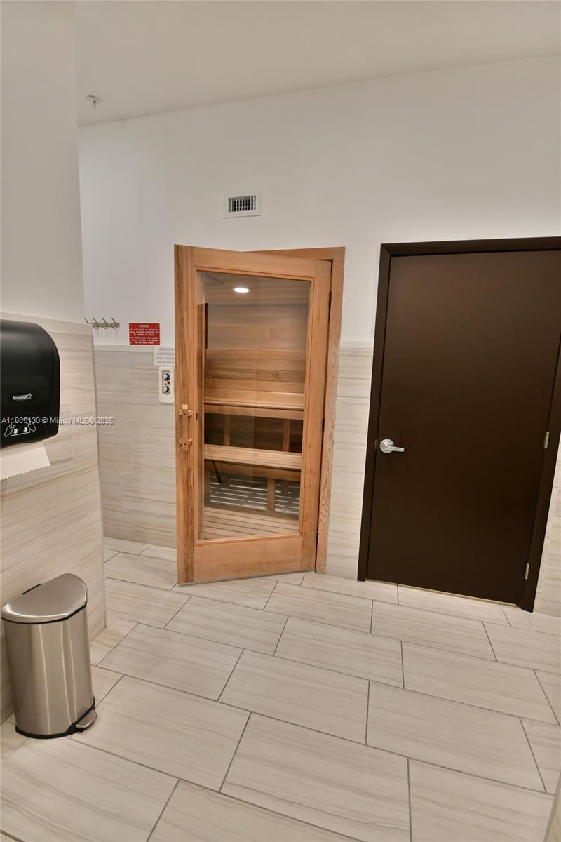 image 2080 Ocean Dr68
