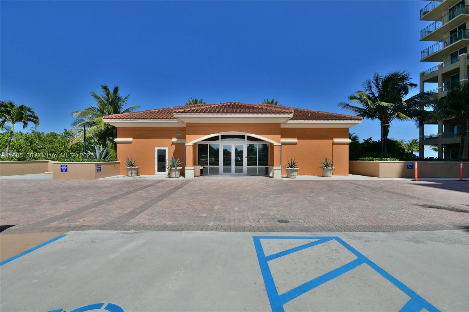 image 2080 Ocean Dr69
